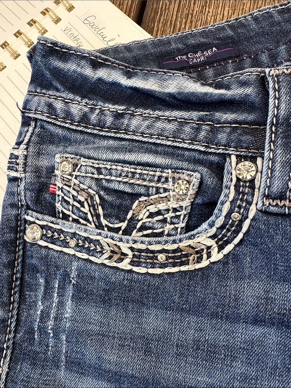 Vigoss Women’s Chelsea Capri Embroidered Back Pocket SZ 9/10 - Picture 4 of 7
